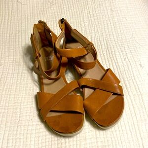 Eileen Fisher Sally low wedge criss cross camel leather sandals  Sz 7.5 Like new